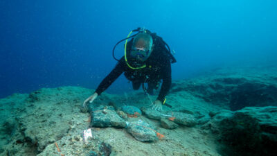 Bakan Ersoy, dünyanın en eski ticaret gemisi batığına dalış yaptı