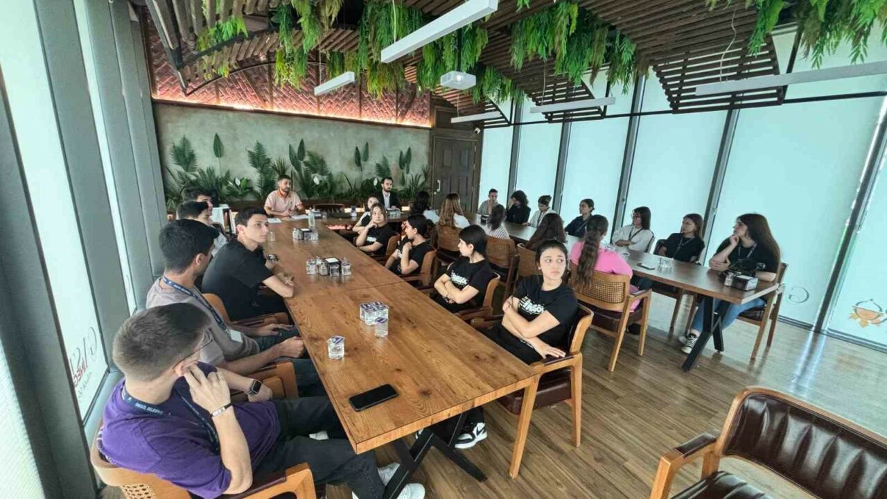 İnegöl Belediyesi’nde stajyerlere eğitim İnegöl Belediyesi’nde stajyerlere eğitim