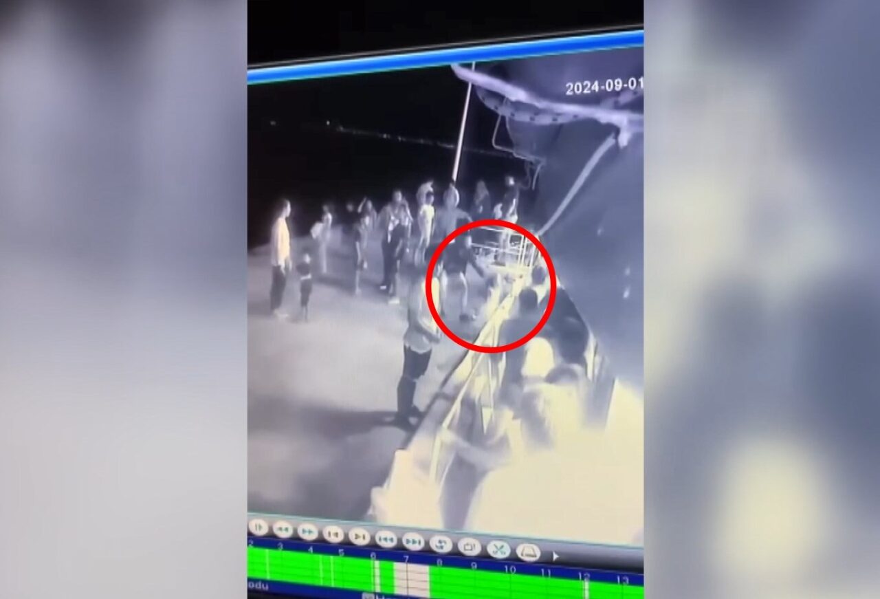 Bursa’da iskele ile gemi arasına düşen çocuğu babası kurtardı Bursa’da iskele ile gemi arasına düşen çocuğu babası kurtardı