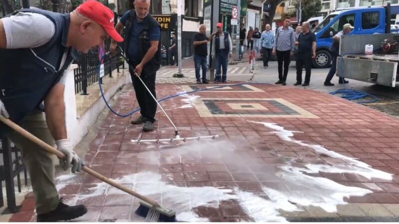 Karacabey Belediyesi, ilçenin yaşam kalitesini arttırmak için başlattığı temizlik çalışmalarına