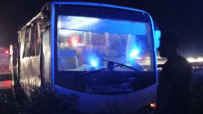 Tur otobüsü devrildi: Çok sayıda yaralı var