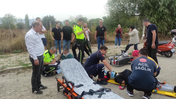 Bursa’da kaza! Motosiklet otomobile çarptı