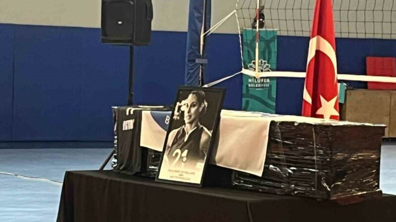 Evinde ölü bulunan Nilüfer Belediyesporlu smaçör Lopez’e veda Bursa’da 4 gün önce evinde ölü bulunan Nilüfer Belediyespor’un Porto