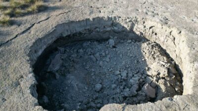 Afyonkarahisar’da 4 metrelik obruk oluştu