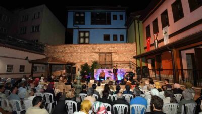 Osmangazi Belediyesi tarafından ‘Şadırvanlı Han Avlu Buluşmaları’ adı altında düzenlenen