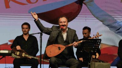 Osmangazi Belediyesi tarafından gerçekleştirilen ‘Güz Konseri’ kapsamında sahneye çıkan dağ