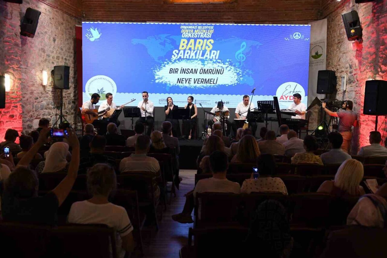 Bursa’da şarkılar barış dolu bir dünya için seslendirildi