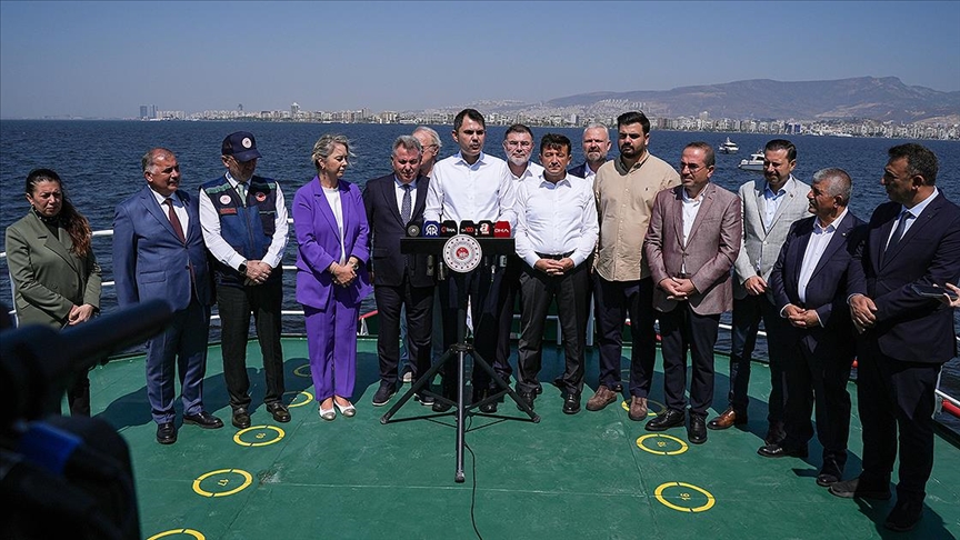 Bakan Kurum’dan İzmir Körfezi açıklaması: Büyük bir çevre felaketi yaşanıyor