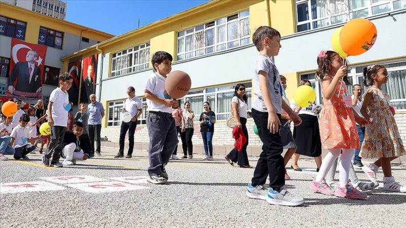 Yeni eğitim-öğretim yılı 9 Eylül Pazartesi günü başlayacak. İstanbul Valiliği,