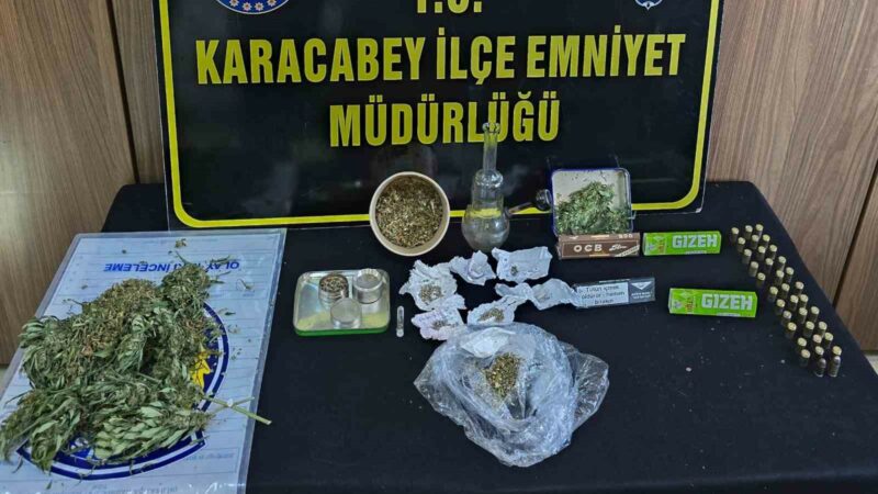 Bursa’da uyuşturucuya geçit yok! Karacabey’de düzenlenen uyuşturucu operasyonunda gözaltına alınan şüpheli F.Y. (43) çıkarıldığı