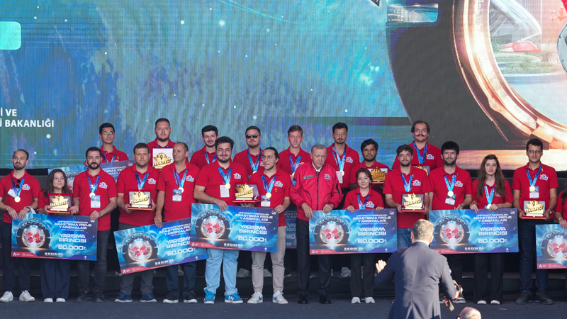 Cumhurbaşkanı Erdoğan’dan BTÜ’ye birincilik ödülü Cumhurbaşkanı Erdoğan’dan BTÜ’ye birincilik ödülü