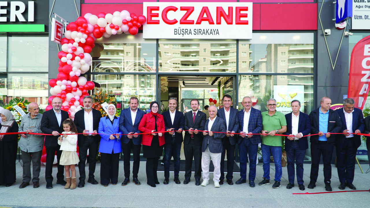 Bursa’da Büşra Sırakaya Eczanesi yeni yerinde hizmette