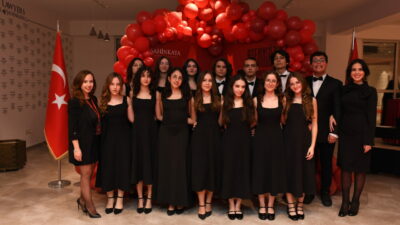 Bursa’da Şahinkaya Eğitim Kurumları’ndan Cumhuriyet’e yakışır kutlamalar