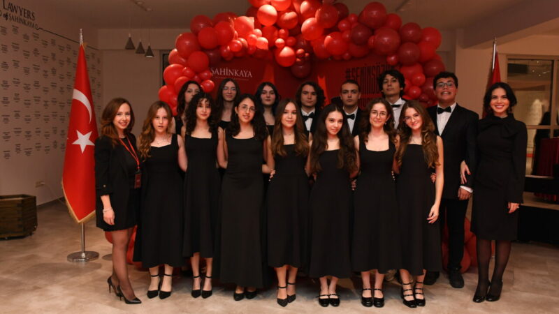 Bursa’da Şahinkaya Eğitim Kurumları’ndan Cumhuriyet’e yakışır kutlamalar Cumhuriyet Bayramı ve haftasını, her yıl coşkuyla anlamlı etkinliklerle karşılayan