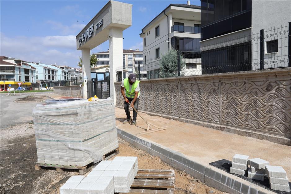 İnegöl Ertuğrulgazi Mahallesi’nde kaldırım çalışmaları sürüyor