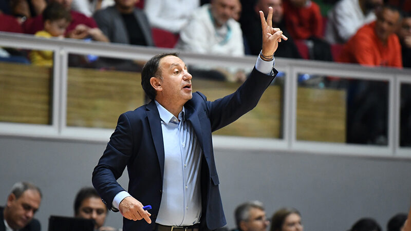 Türkiye Sigorta Basketbol Süper Ligi'ndeki Bursa ekiplerinden TOFAŞ, deplasmanda Yalovaspor