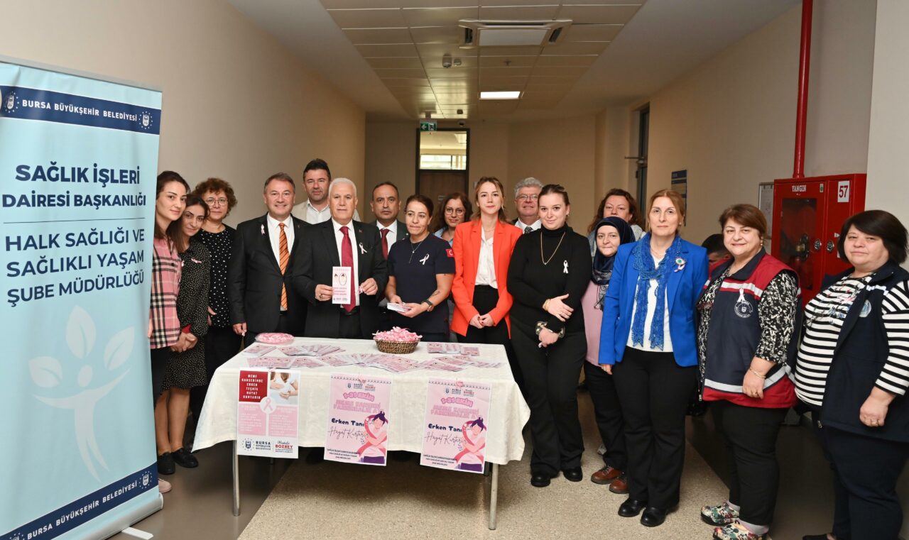 Bursa’da meme kanserine ‘pembe kurdele’ ile dikkat çekildi