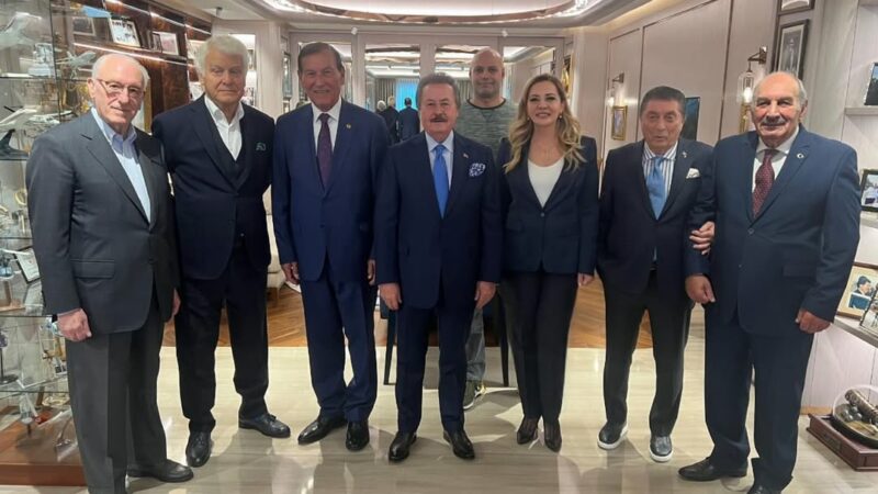 Devlet eski Bakanı Cavit Çağlar, birlikte siyaset yaptığı dostlarını ağırladı...