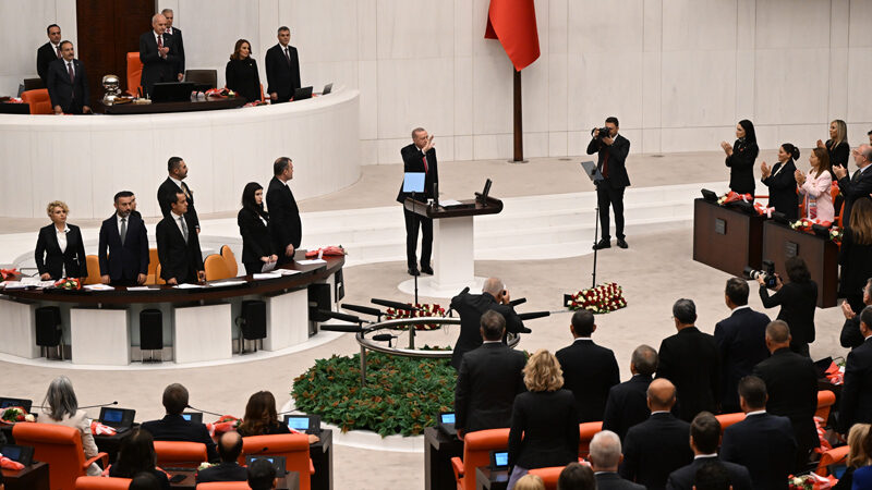 Meclis’te yeni dönem başladı! Cumhurbaşkanı Erdoğan’dan yeni anayasa mesajı Cumhurbaşkanı Recep Tayyip Erdoğan, Türkiye Büyük Millet Meclisi (TBMM) Genel