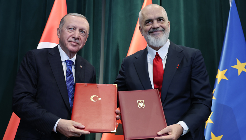 Türkiye ile Arnavutluk arasında 4 iş birliği anlaşması imzalandı Türkiye ile Arnavutluk arasında 4 iş birliği anlaşması imzalandı