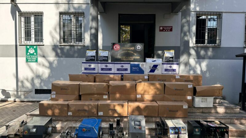Bursa'nın Osmangazi ilçesinde kaçak sigara ürettikleri iddiasıyla 2 zanlı gözaltına