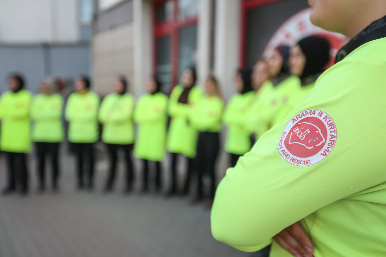 Bursa’nın kadın arama kurtarma ekibi zorlu görevlere hazır