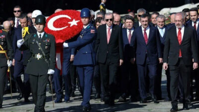 Devlet erkanı Ata’nın huzurunda