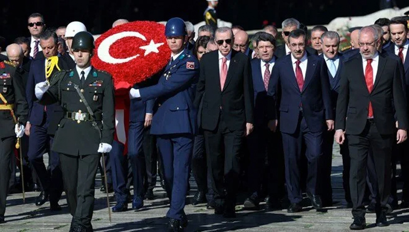 Devlet erkanı Ata’nın huzurunda