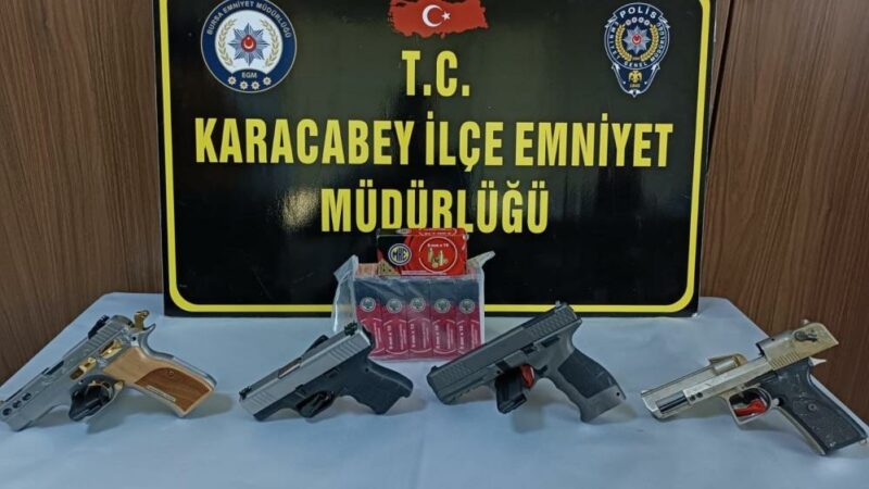 Bursa’da cephanelik gibi ev Bursa'nın Karacabey ilçesinde polis ekiplerince bir eve operasyon düzenlendi. Evde