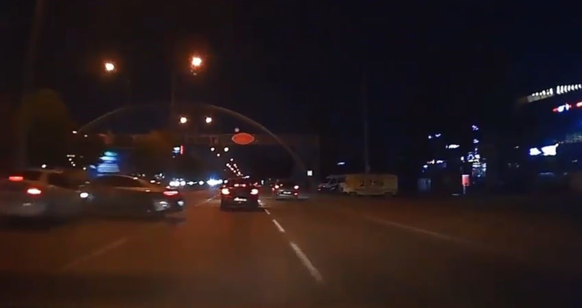 Bursa’da şerit ihlali böyle kaza getirdi…