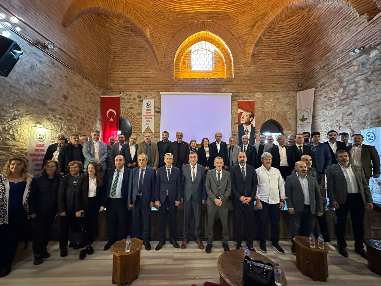 Harmancık’ta kurucu başkan Kadir Uzun, yeniden göreve seçildi