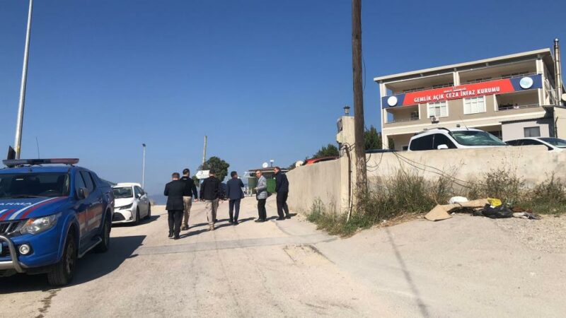 Bursa'nın Gemlik ilçesinde cezaevinden izinli çıkan şahıs, silahla vurularak yaralandı.