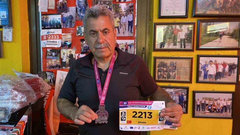 Bursalı esnaf Wizz Air Skopje Marathon’da Türkiye’yi temsil etti Bursa’da esnaflık yapan 64 yaşındaki Enver Koç, Kuzey Makedonya’da düzenlenen