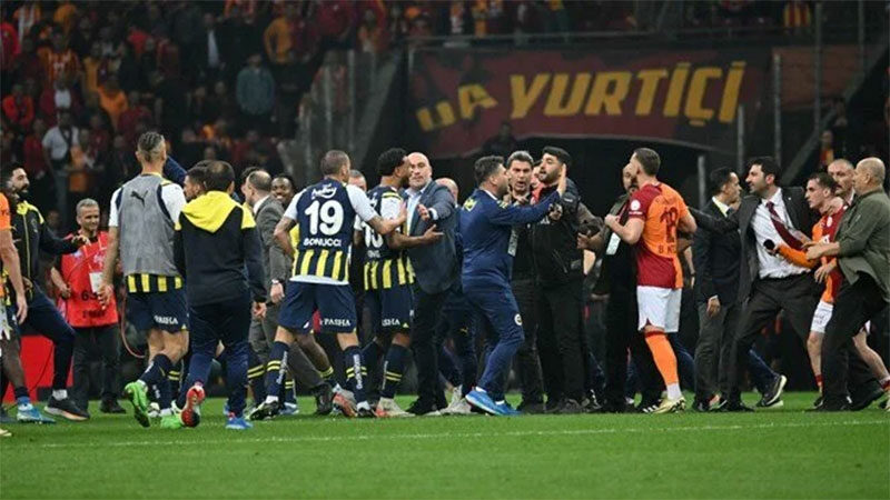 Galatasaray-Fenerbahçe derbisinin ardından, o dönem Fenerbahçe Yönetim Kurulu Üyesi olan