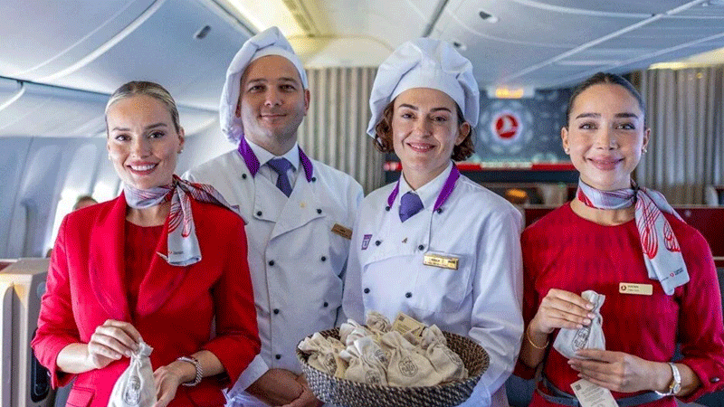 THY, dünyanın ilk ekmeğini yolculara ikram etti THY, dünyanın ilk ekmeğini yolculara ikram etti