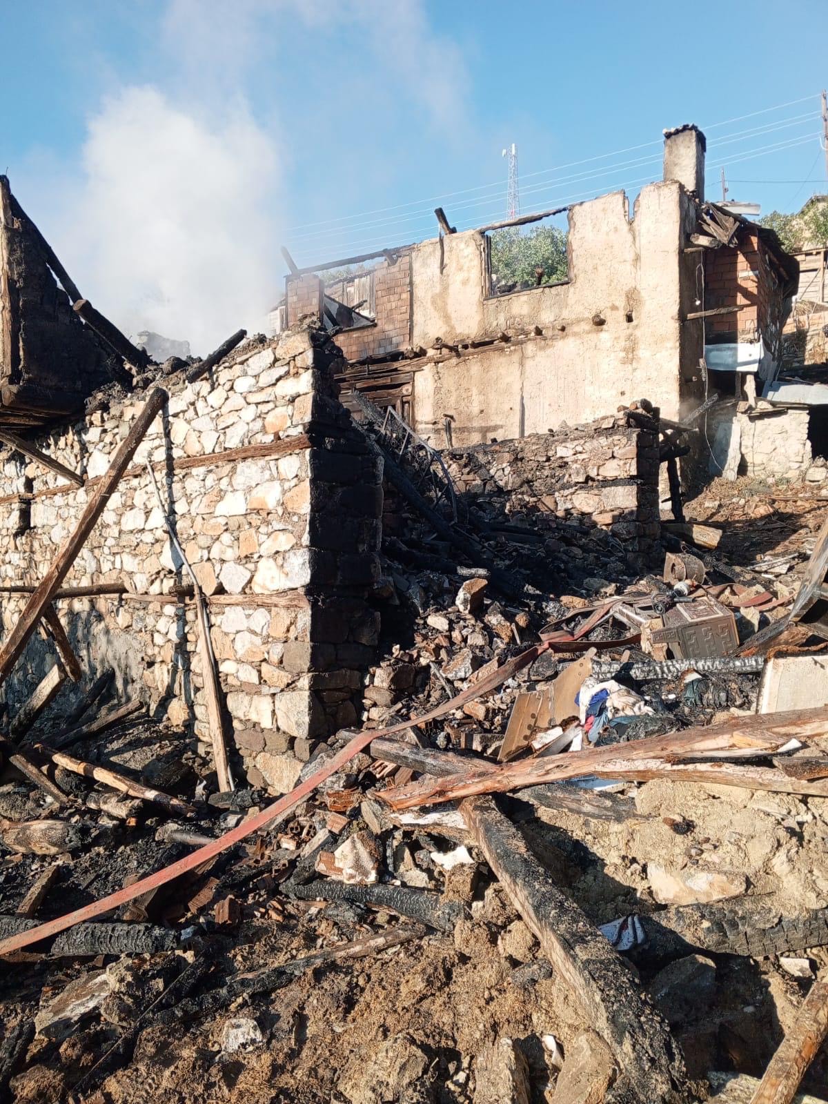 Bursa’da yanan bu evler ne olacak?