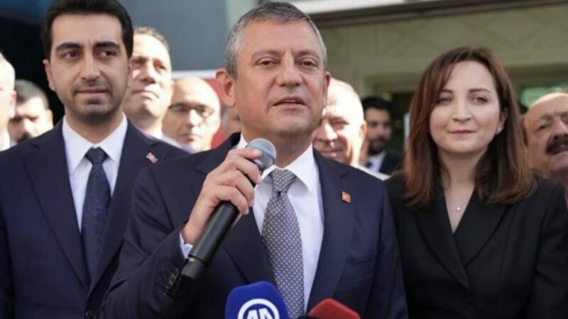 Özgür Özel’den İstanbul Sözleşmesi çağrısı CHP Genel Başkanı Özgür Özel, Cumhurbaşkanı Erdoğan'a İstanbul Sözleşmesi'ni yeniden