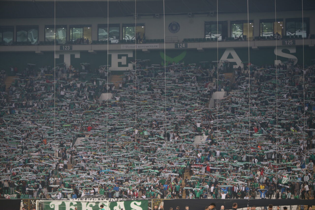 Bursa Yüzüncü Yıl Atatürk Stadyumu bir kez daha kapalı gişe!