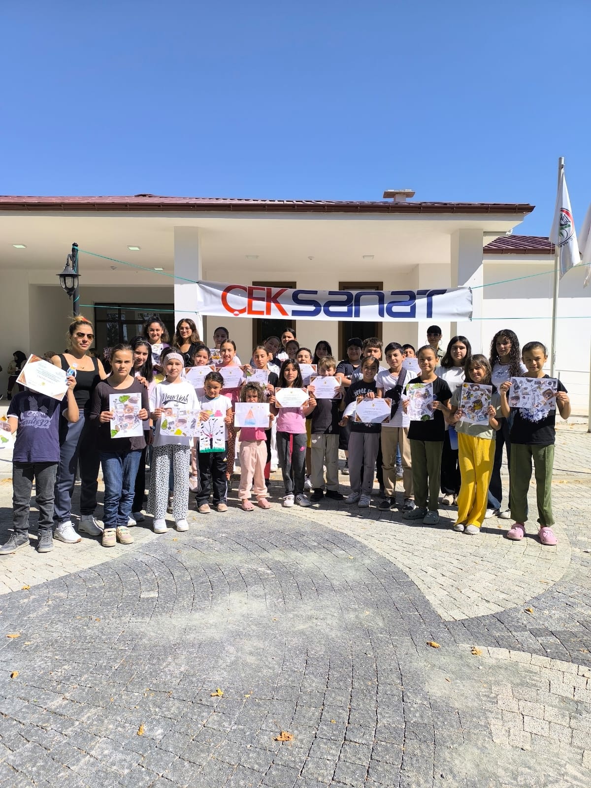 ÇEKSANAT, Harmancıklı çocukları sanat atölyeleriyle buluşturdu ÇEKSANAT, Harmancıklı çocukları sanat atölyeleriyle buluşturdu