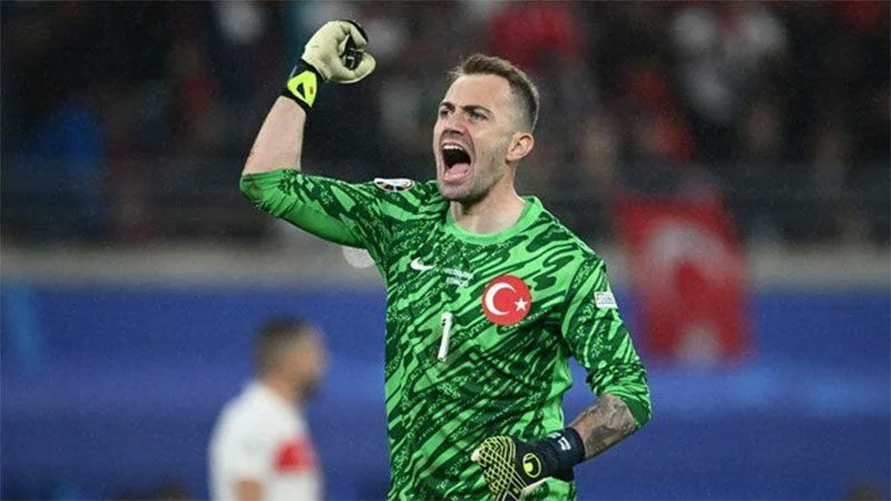 İki futbolcu A Milli Takım kadrosundan çıkarıldı A Milli Takım'da sakatlıkları bulunan İsmail Yüksek ve Mert Günok