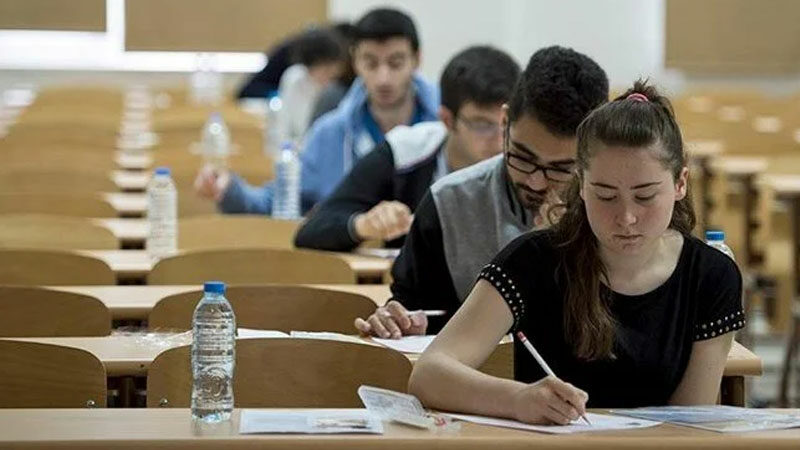 Üniversite sınavında sistem değişiyor mu? YÖK’ten açıklama Yükseköğretim Kurulu (YÖK), "Üniversite sistemi değişiyor" iddiasının gerçeği yansıtmadığını, Kurul