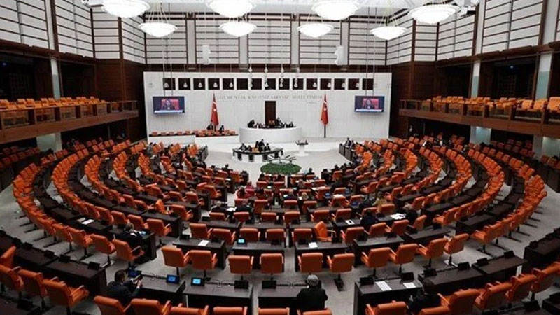 Öğretmene dokunan yandı: Meclisten geçti, ağır ceza geliyor Öğretmene dokunan yandı: Meclisten geçti, ağır ceza geliyor