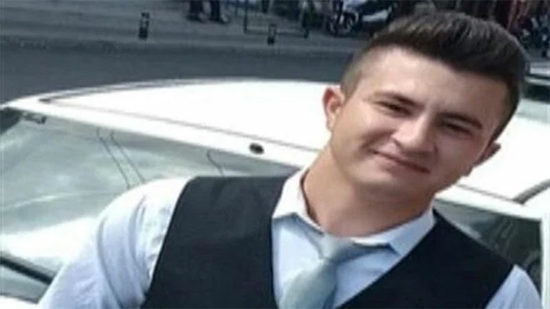 Bursa'nın Mustafakemalpaşa ilçesinde, kavga ettiği babası ve kız kardeşini bıçakla