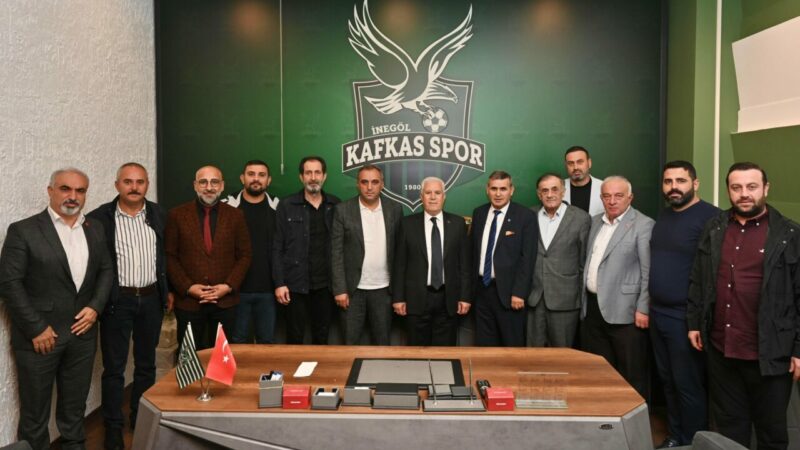 Başkan Bozbey’den Kafkasspor’a tam destek Büyükşehir Belediye Başkanı Mustafa Bozbey, Nesine 3. Lig 2. Grup’taki