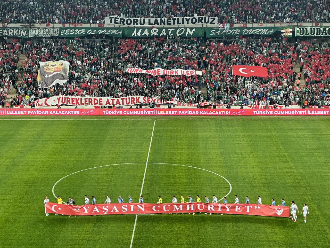 Bursaspor tribünleri hangi mesajı verdi?