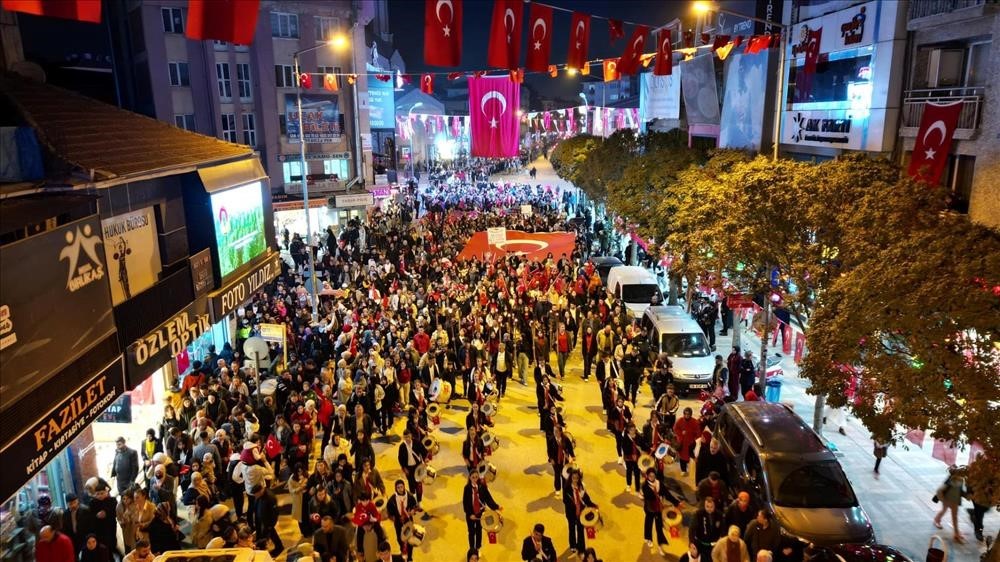 İnegöl’de Cumhuriyet kutlamaları cadde ve sokaklara sığmadı İnegöl’de Cumhuriyet kutlamaları cadde ve sokaklara sığmadı