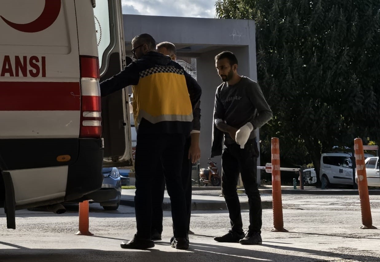 İş kazası parmaklarından etti! İş kazası parmaklarından etti!