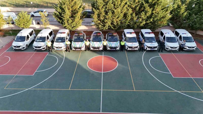 Karacabey Emniyeti’ne 10 yeni araç takviyesi Karacabey İlçe Emniyet Müdürlüğü, araç filosunu 10 yeni araç ile