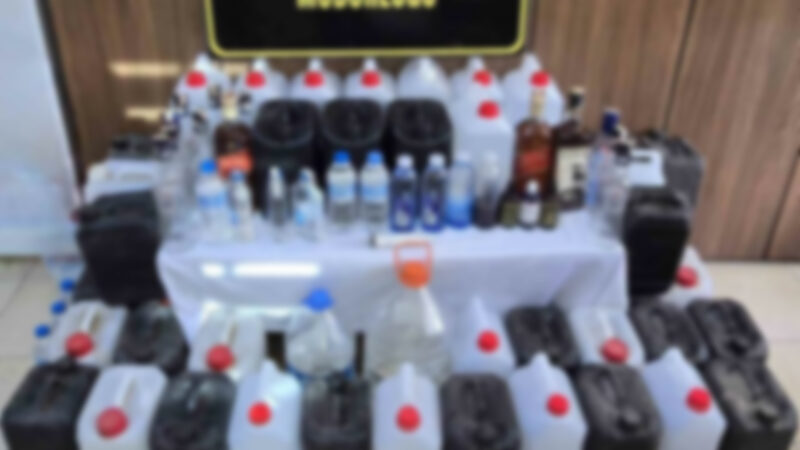Bursa’nın Karacabey ilçesinde yapılan operasyonda sahte ve kaçak alkol ele