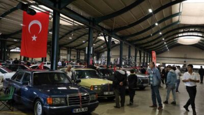 Klasik araç tutkunları Bursa İnegöl’de buluştu